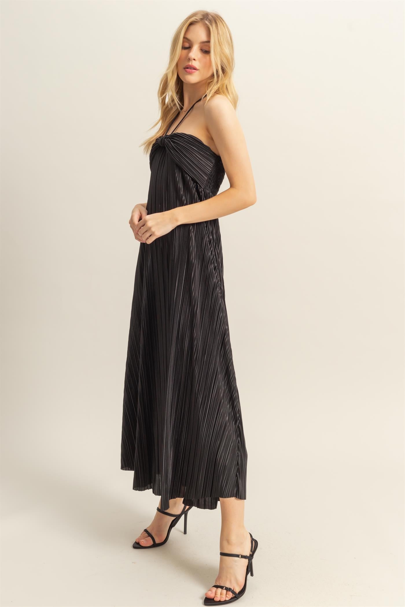 Vestido Largo Plisse Halter Neck Flowy Dress