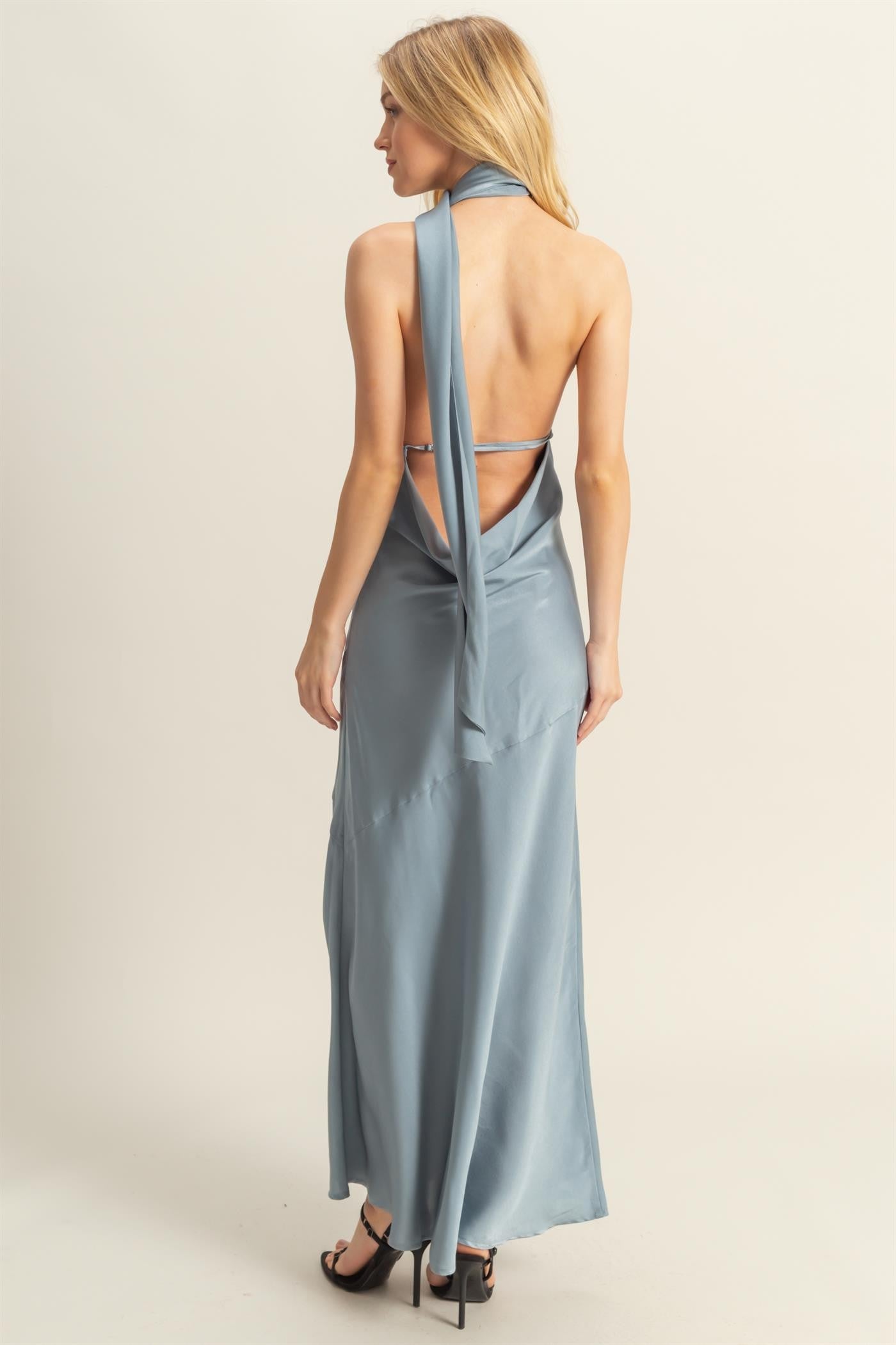 Vestido Largo Curve Hugging Satin Dress
