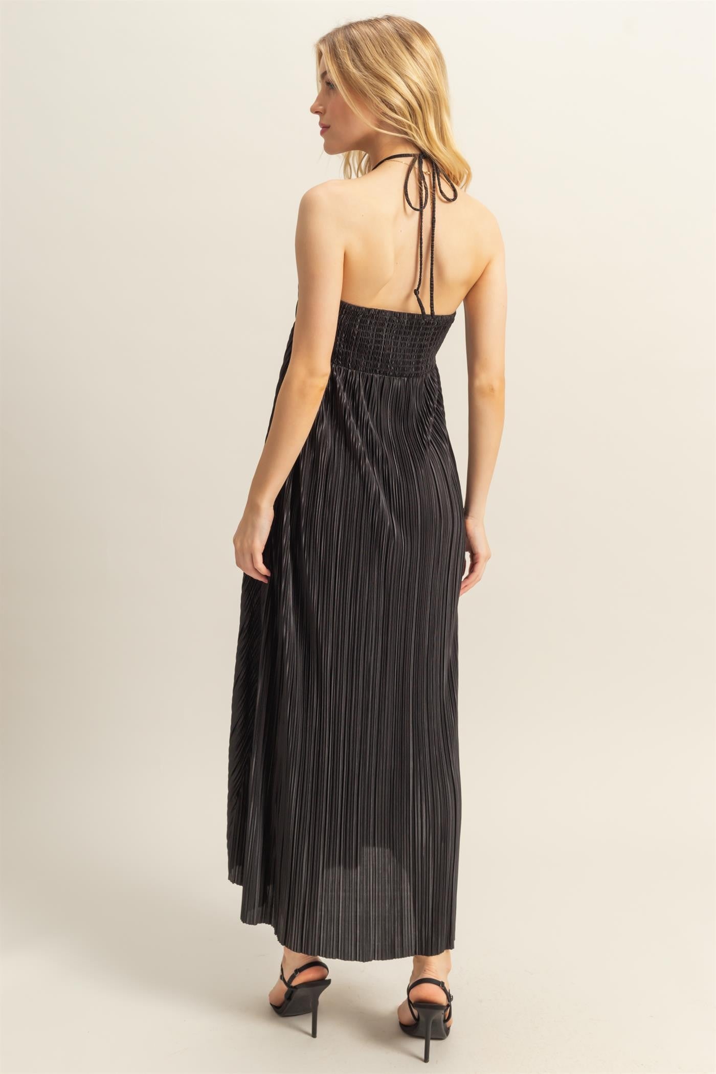 Vestido Largo Plisse Halter Neck Flowy Dress