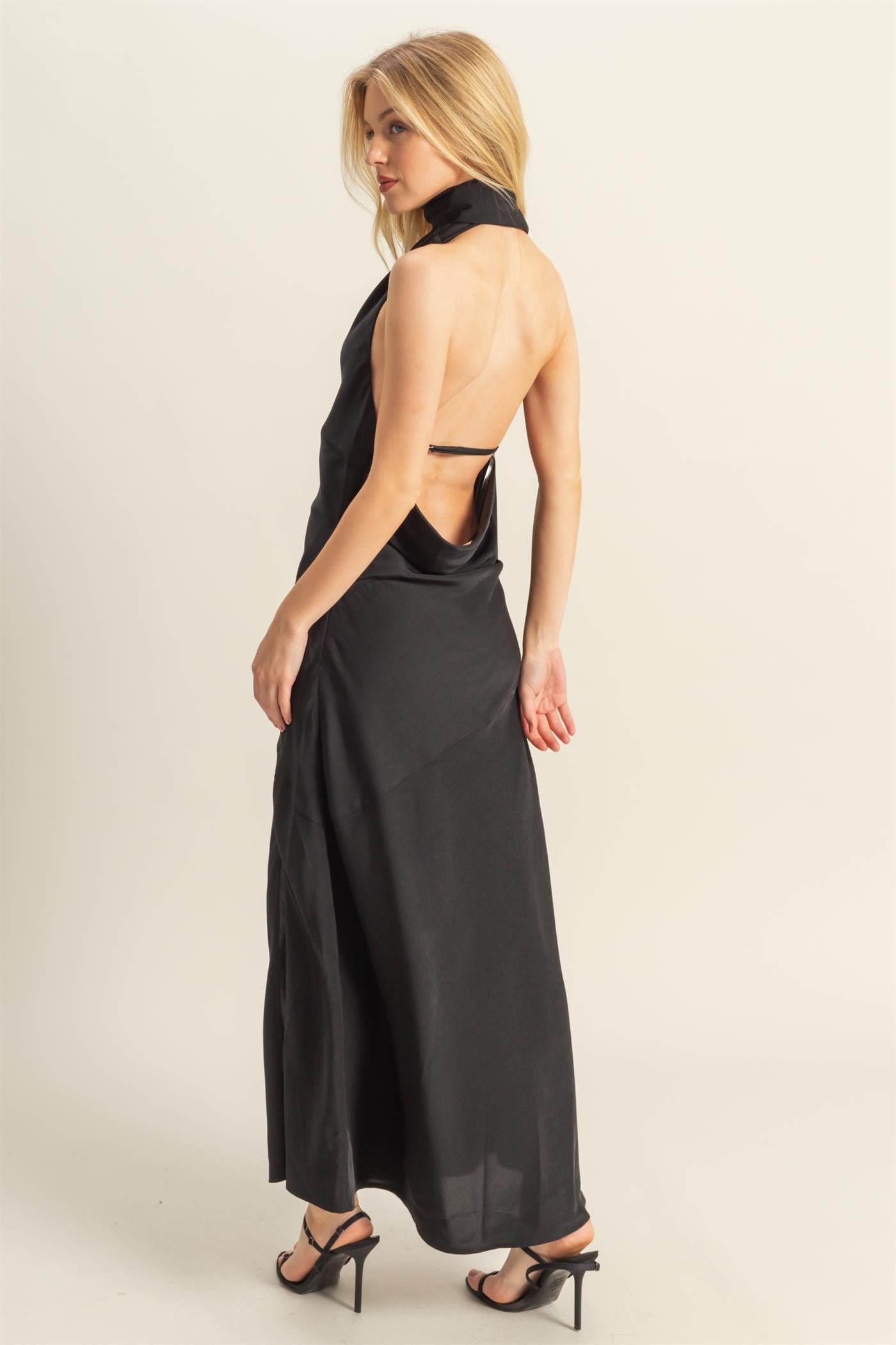 Vestido Largo Curve Hugging Satin Dress