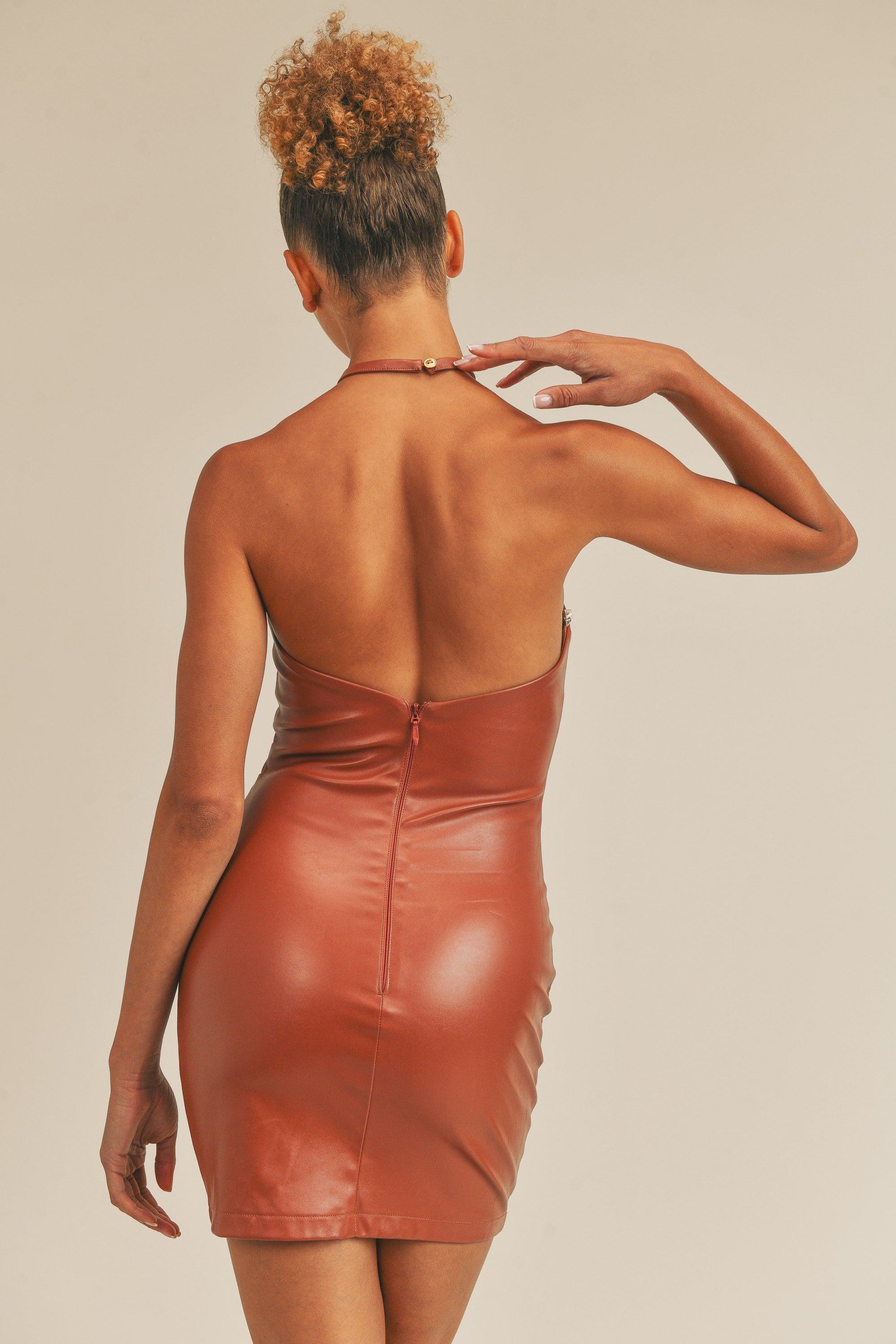 Vestido Corto Halter Bodycon Pleather Mini Dress