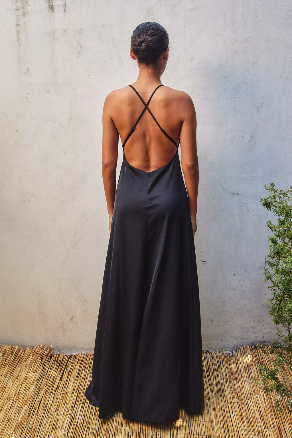 Vestido Largo Open Back Pluning Maxi Dress