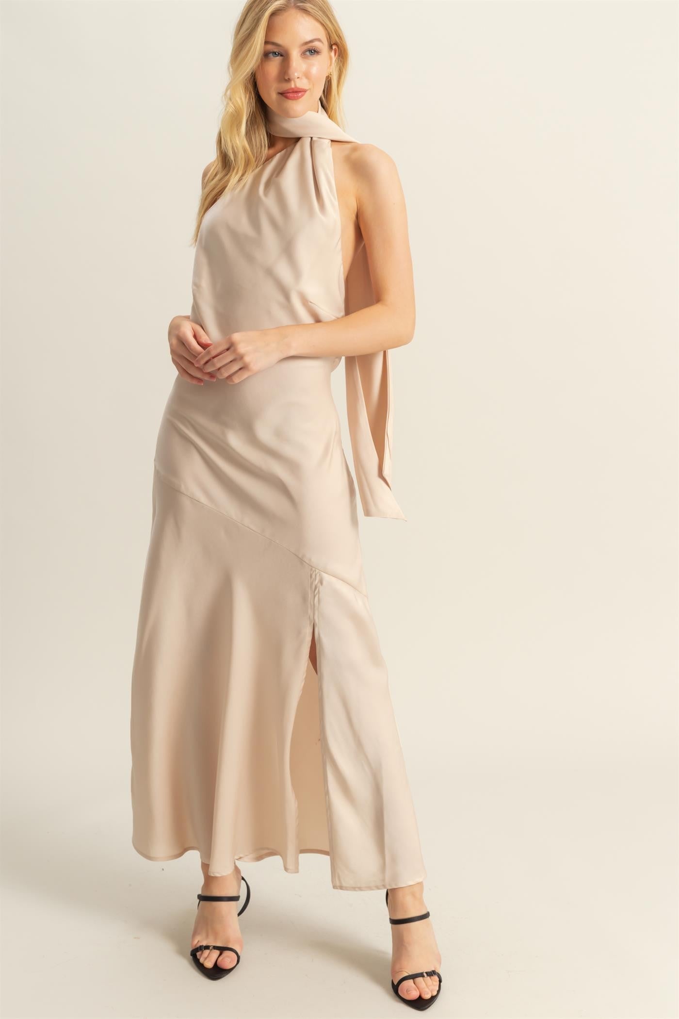 Vestido Largo Curve Hugging Satin Dress