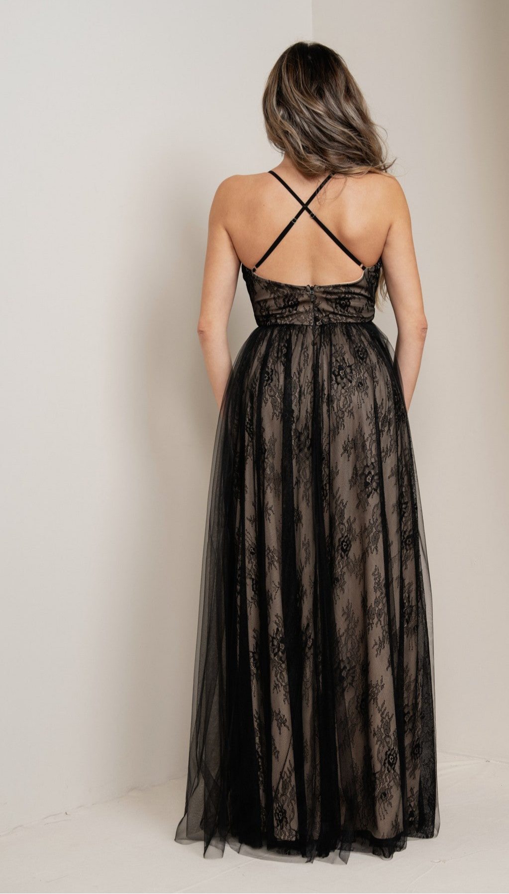 Vestido Largo Deep V - Neck Mesh Dress