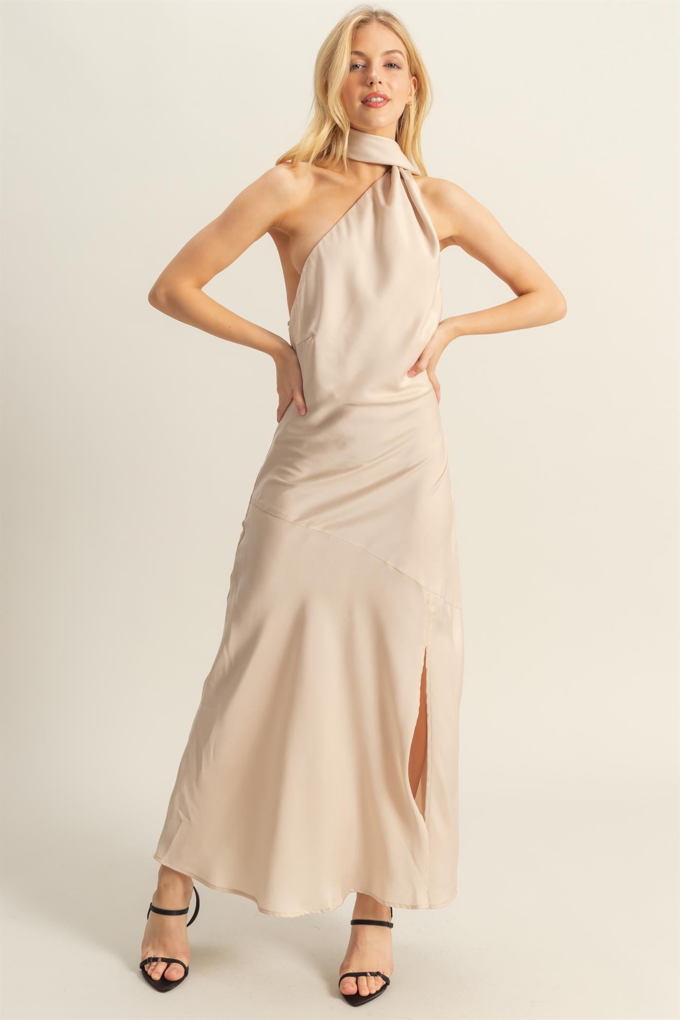 Vestido Largo Curve Hugging Satin Dress