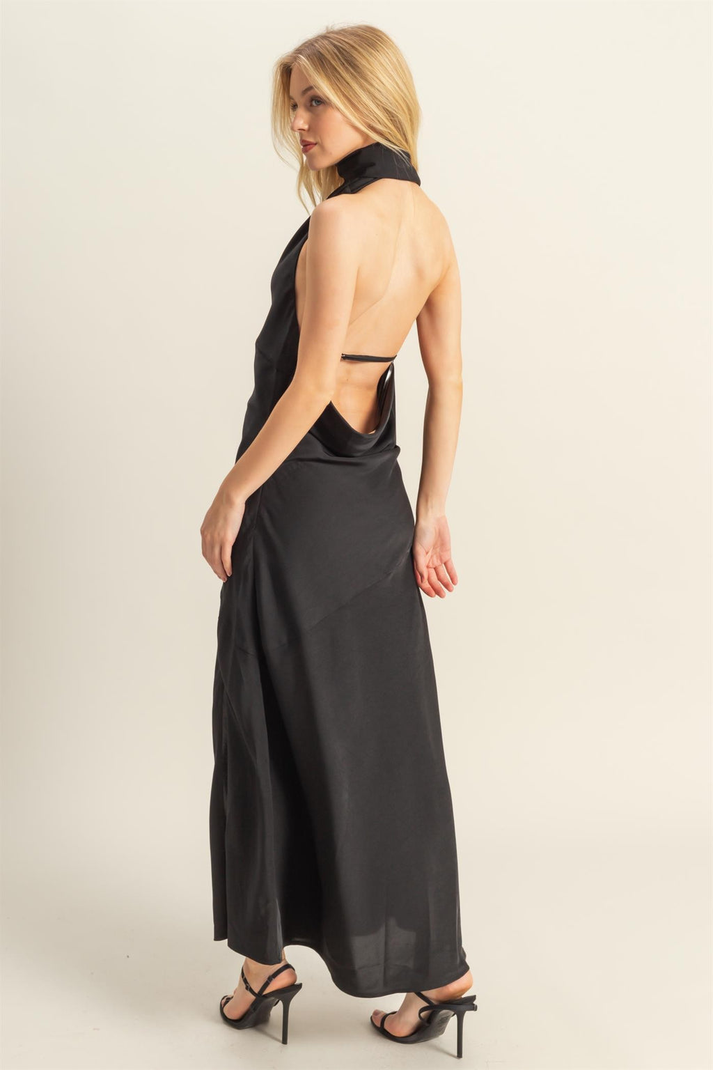 Vestido Largo Curve Hugging Satin Dress