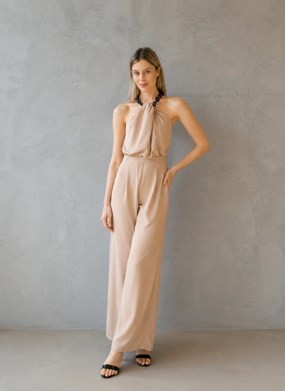 Mono Sand Chic