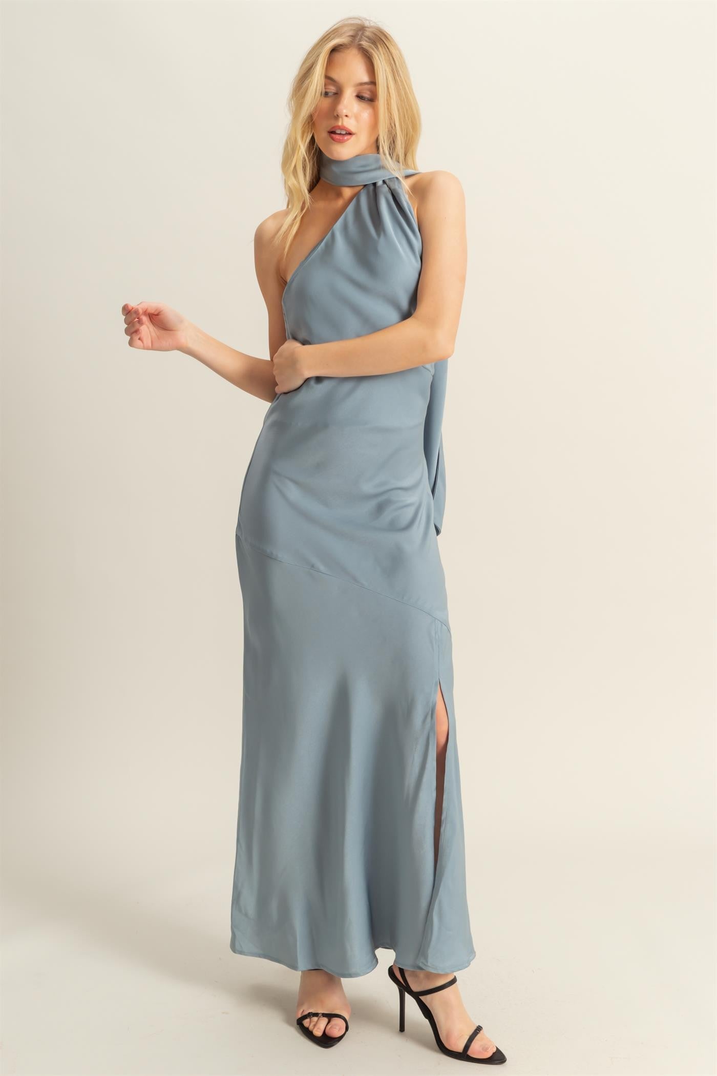 Vestido Largo Curve Hugging Satin Dress